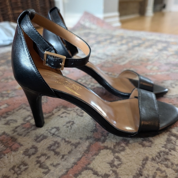 AEROSOLES Black Ankle Strap Heels Heel Rest 6.5 - Picture 1 of 4